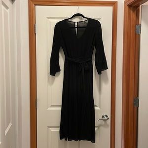 Lulu’s Black Pleated Chiffon Midi Dress with Tie Waist in size Medium